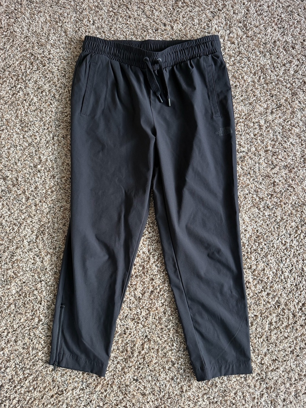 The North Face Women’s Lightweight Black Ankle Pants, size Medium NEW w/o tags